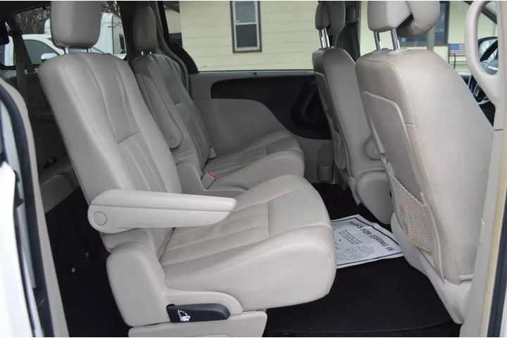 $9995 : 2013 CHRYSLER TOWN & COUNTRY image 1
