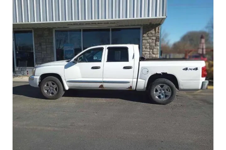 2005 Dakota Laramie image 3