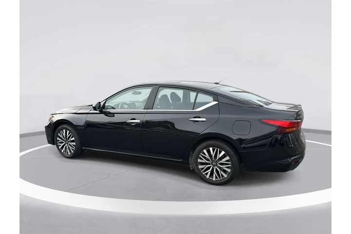 $17490 : Nissan Altima 2023 2.5 SV 4d image 5