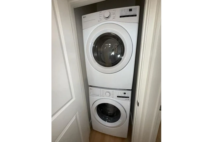 $2250 : 3 bedroom Apt available in LA image 7