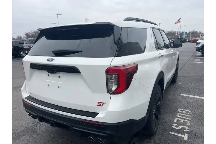 $38990 : Ford Explorer 2023 AWD ST 4d image 4