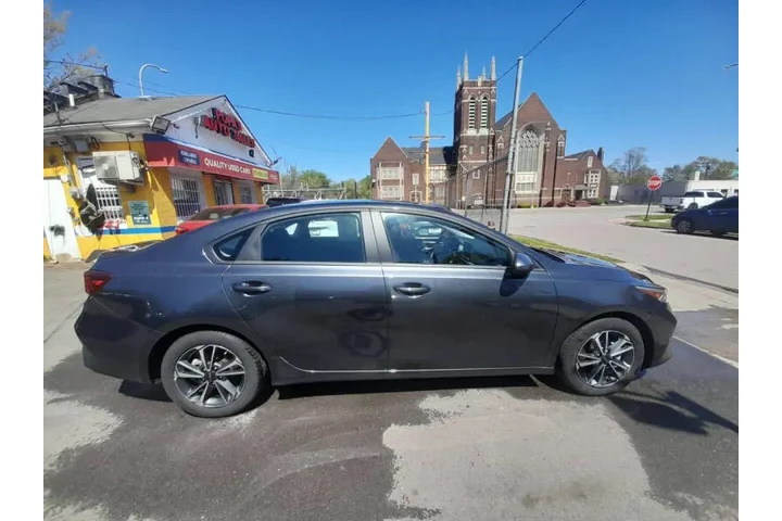 $21995 : 2024 Forte LXS image 9