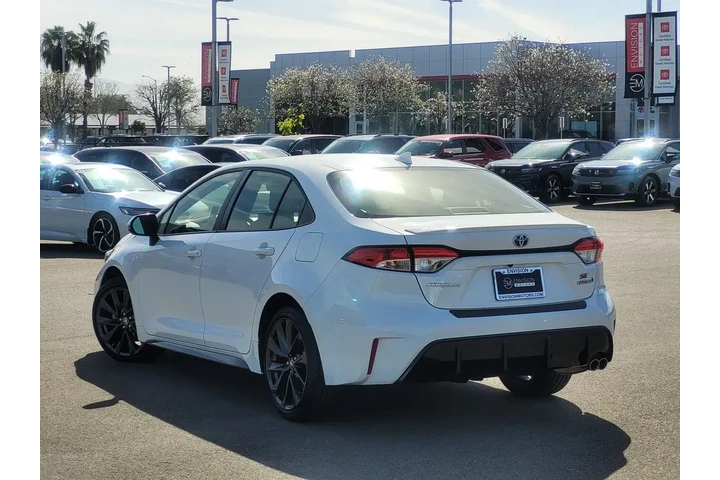 $27868 : Toyota Corolla Hybrid 2024 S image 7