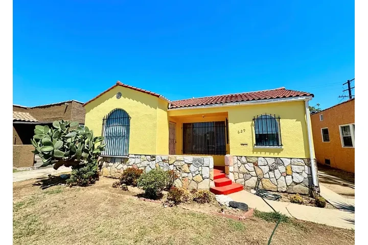 $1770 : 2 Bedrooms + 1 Bath + 2 Garage image 1