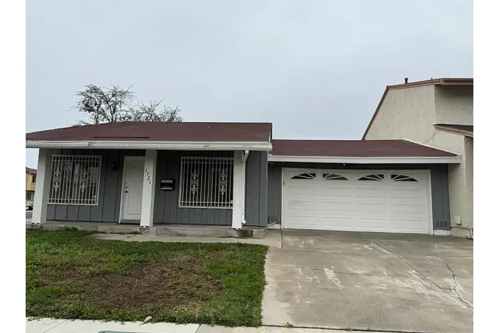 $2300 : New paint inside. two car att image 1