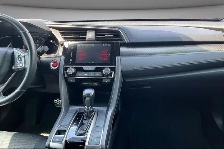 $20000 : Honda Civic 2018 Sport Touri image 9