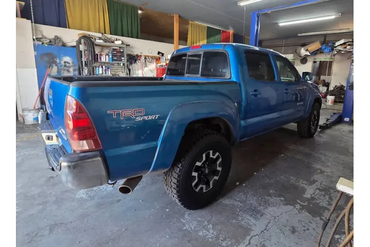 $16995 : 2006 Tacoma V6 image 4