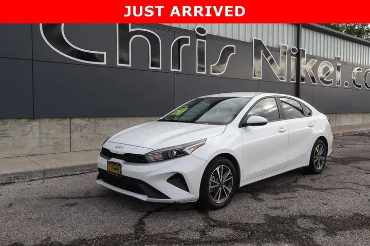 $17588 : 2023 Forte LXS image 1