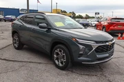$22587 : 2025 Trax FWD 4dr LT thumbnail