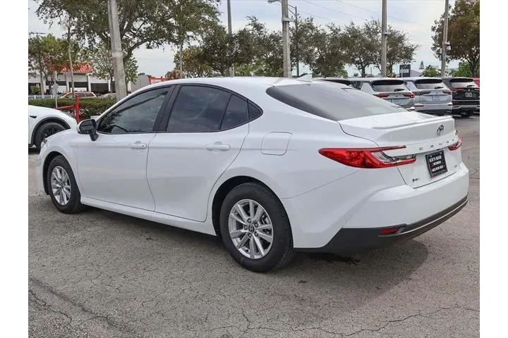 $24990 : Toyota Camry 2025 SE 4dr Sed image 7