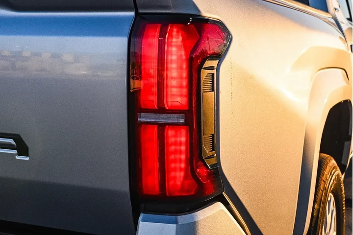 Toyota Tacoma 2024 4x4 SR5 4 image 9