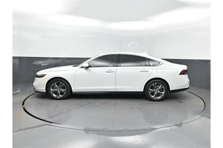 $25735 : Honda Accord 2024 EX 4dr Sed image 2