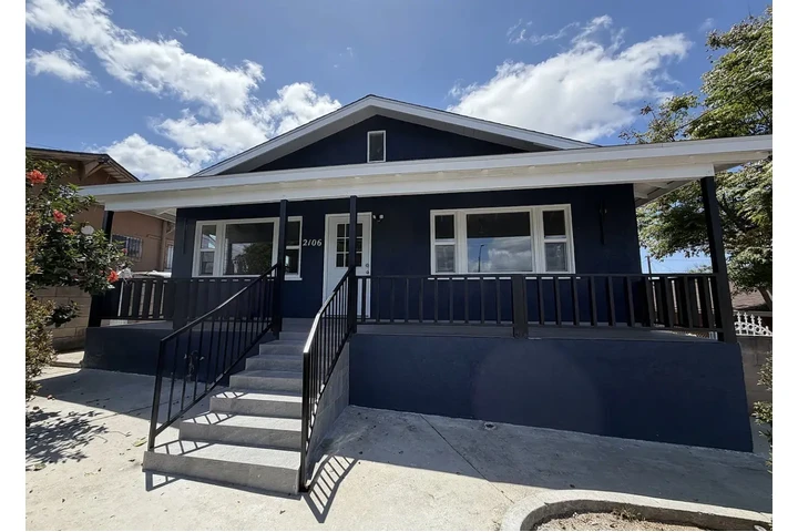 $1050 : remodeled Charming home image 1