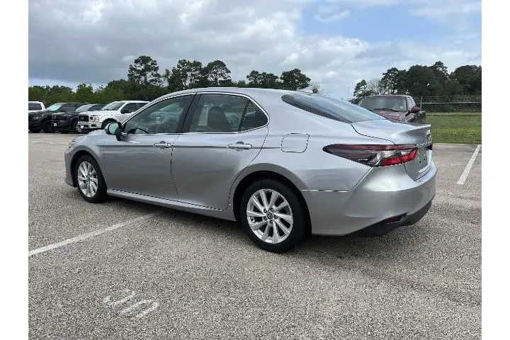$22481 : Toyota Camry 2023 LE 4dr Sed image 3