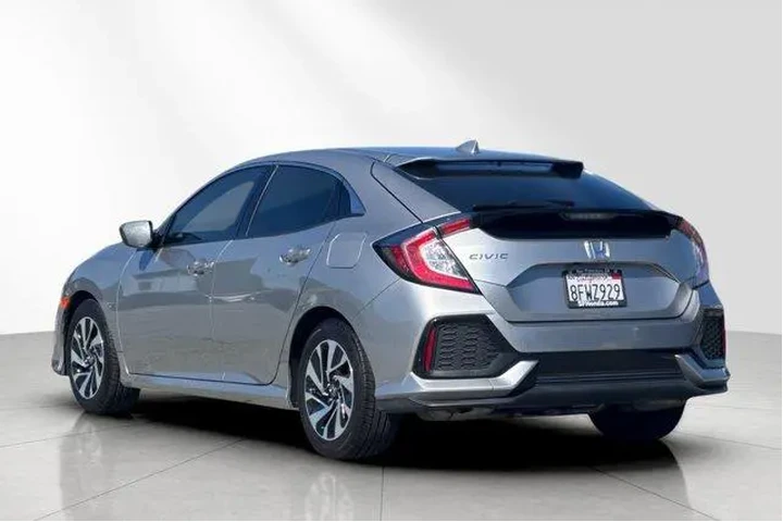 $18998 : Honda Civic 2018 LX 4dr Hatc image 10