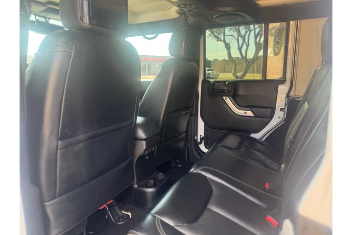 $15995 : 2013 Wrangler Unlimited Sahara image 9