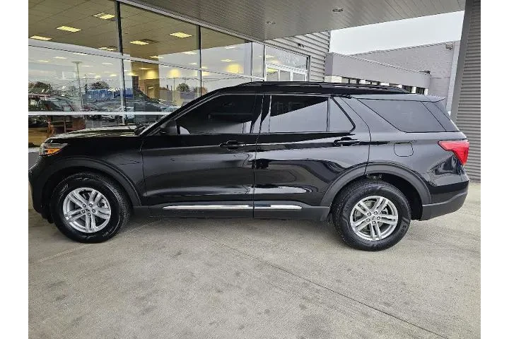 $27990 : Ford Explorer 2022 AWD XLT 4 image 2