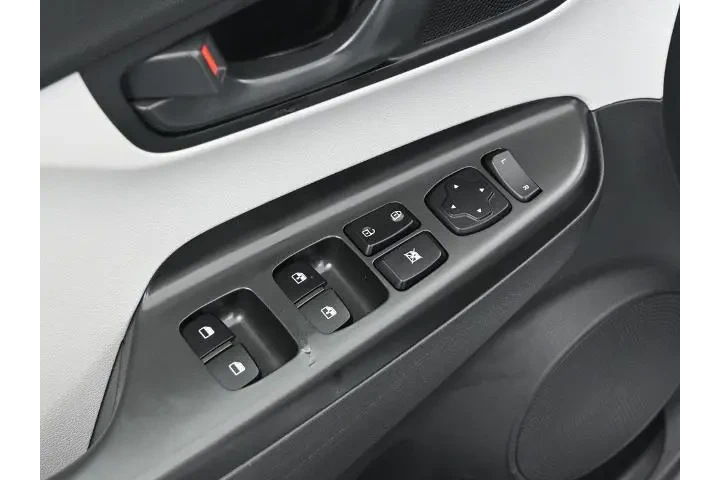 $19500 : Hyundai KONA 2023 SEL 4dr Cr image 10