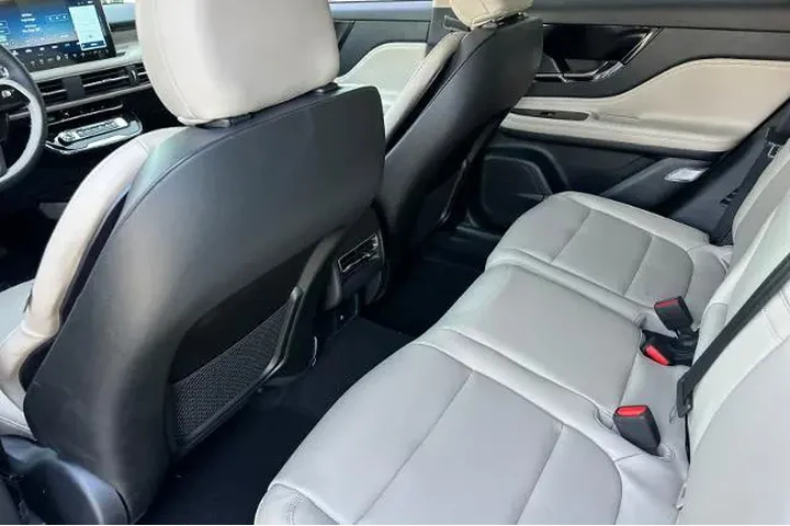 $37000 : Lincoln Corsair 2025 Premier image 4