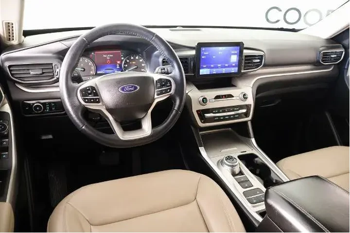 $26631 : Ford Explorer 2023 XLT 4dr S image 2