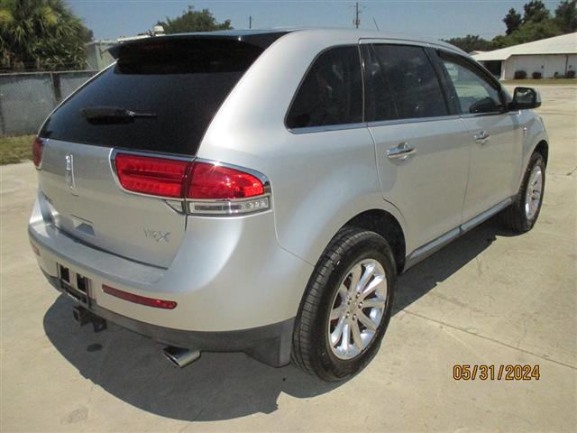 $10995 : 2011 MKX image 3