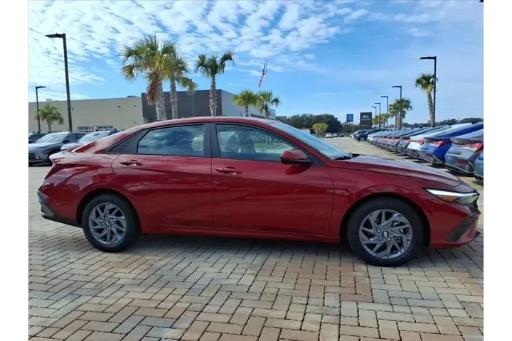$26995 : Hyundai ELANTRA Hybrid 2024 image 2
