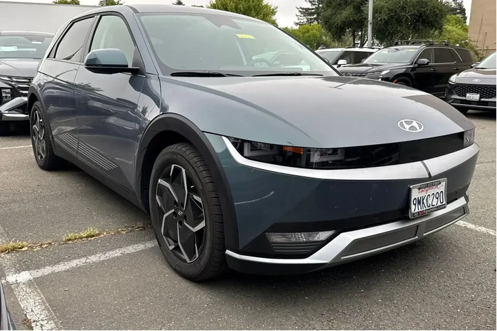 $26590 : Hyundai IONIQ 5 2024 SEL 4dr image 2