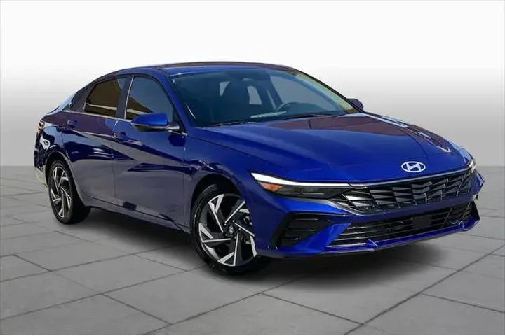 $27987 : Hyundai ELANTRA 2026 Limited image 3