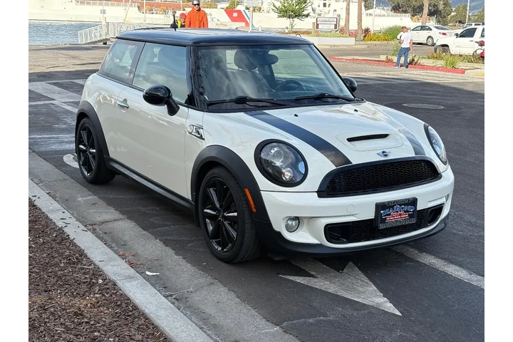 $8988 : 2011 Cooper Hardtop S image 4