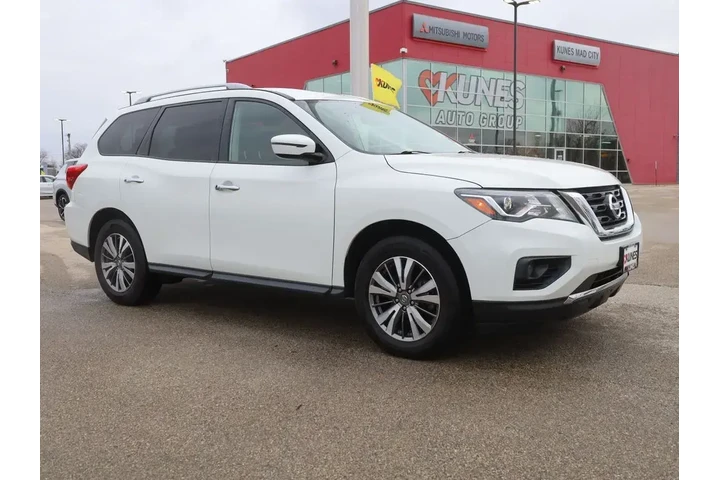 $17777 : Nissan Pathfinder 2019 4x4 S image 2