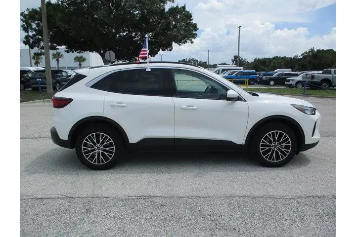 $23995 : Ford Escape Plug-In Hybrid 2 image 8