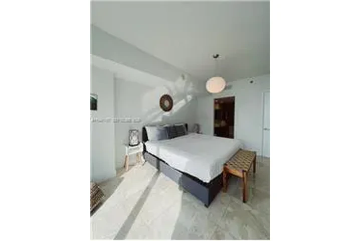 $4600 : Rental property with 1 bedro image 1