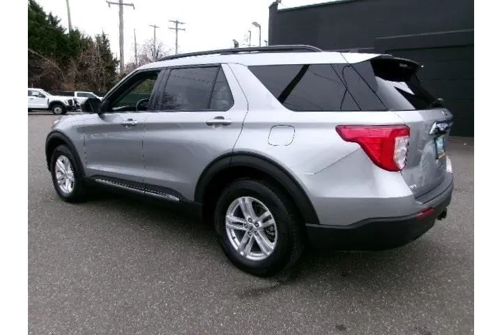 $30996 : Ford Explorer 2023 AWD XLT 4 image 6