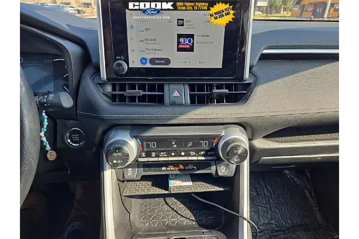 $28983 : Toyota RAV4 2023 AWD XLE 4dr image 7