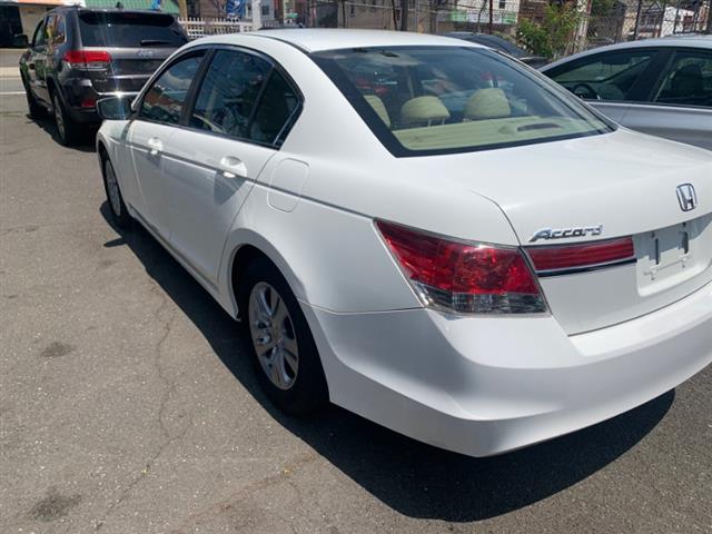 $12999 : Used 2012 Accord Sdn 4dr I4 A image 4