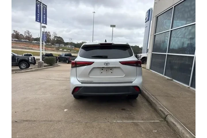 $26988 : Toyota Highlander 2022 L 4dr image 6