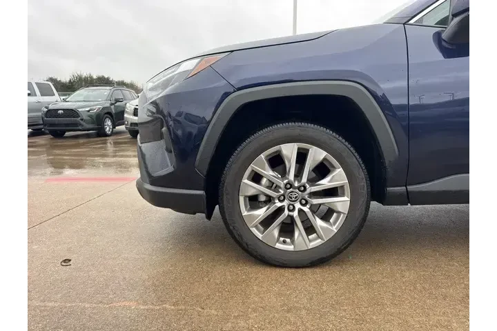 $32991 : Toyota RAV4 2025 XLE Premium image 6