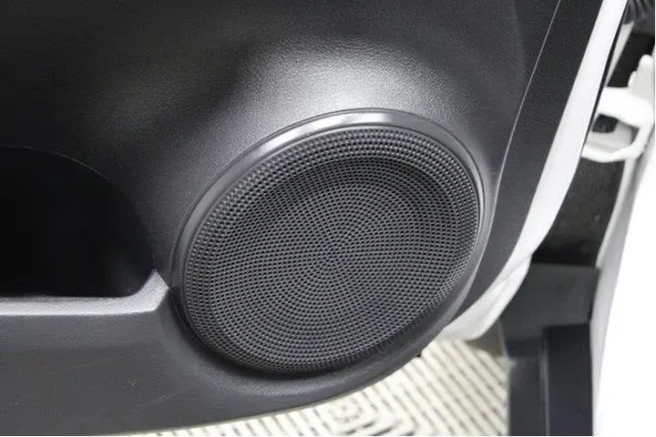 $18951 : Nissan Kicks 2021 SR 4dr Cro image 8