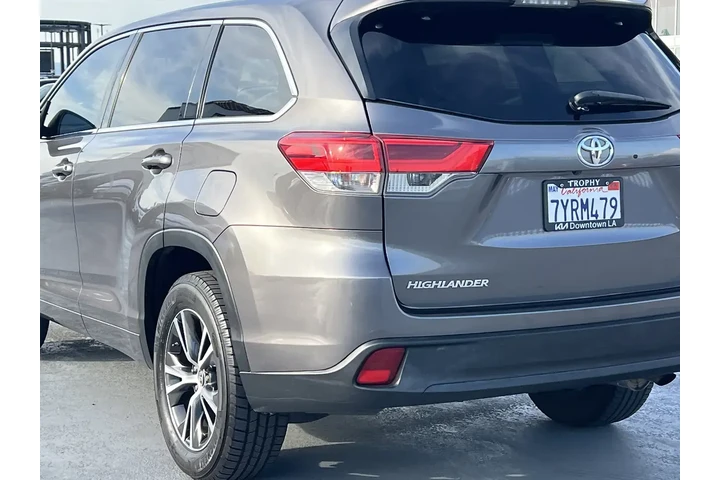 $20195 : Toyota Highlander 2017 LE 4d image 5