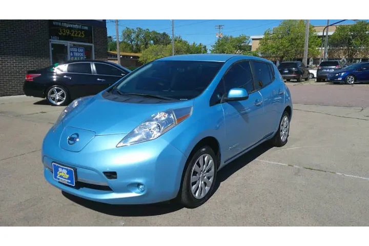$7599 : 2015 LEAF S image 5