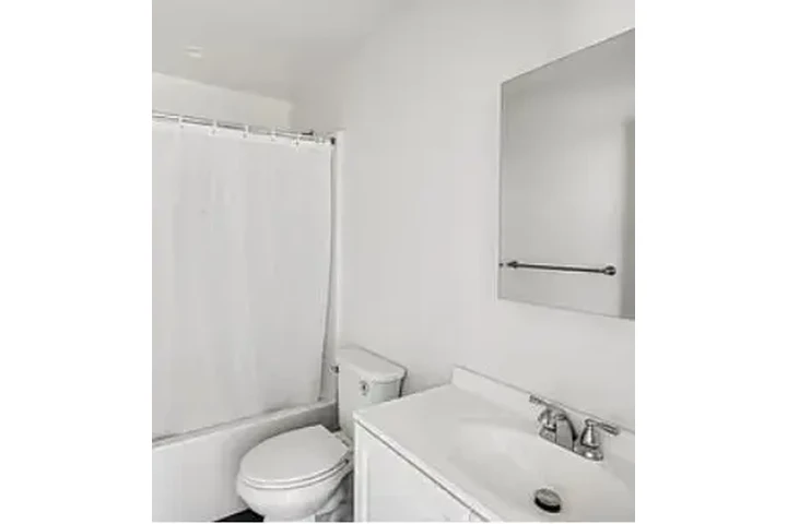 NORTHRIDGE APTOS EN RENTA image 3