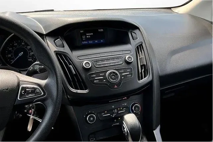 $15891 : Ford Focus 2018 SE 4dr Sedan image 5