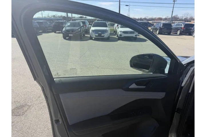 $17999 : 2024 Taos SE image 10