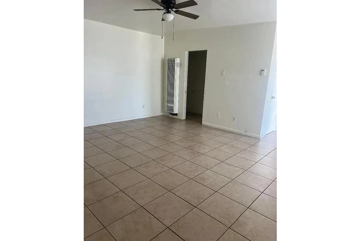 $2300 : Home available in Downey image 4