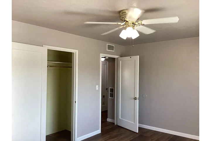 $800 : Beautiful Home...Fresno, CA image 3