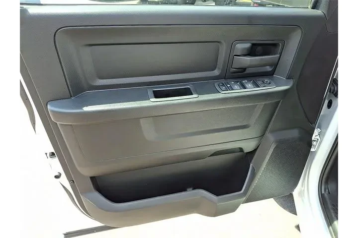 $27988 : Ram 1500 Classic 2023 4x2 Tr image 9