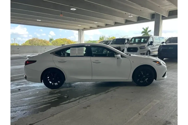 $35990 : Lexus ES 300h 2023 F SPORT D image 4