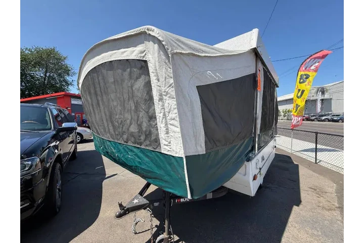 $3850 : 2004 Fleetwood RV Coleman Taos image 5