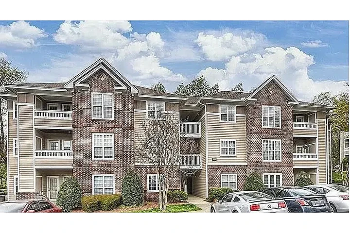 $1150 : Welcome to this charming 2-bed image 8