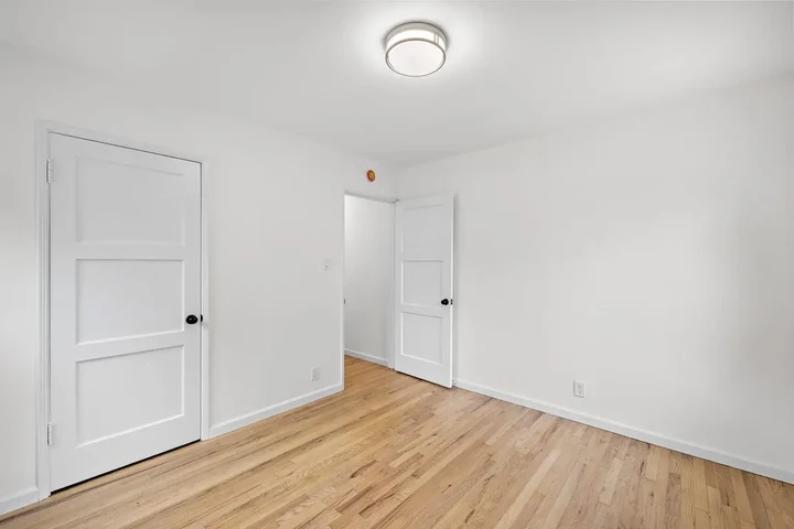 $1000 : Enjoy the tranquility of Home image 3